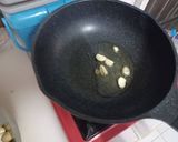 รูปขั้นตอนการทำที่ 1 ของ เห็ดฟางผัดอกไก่