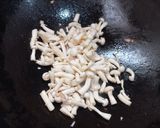 Foto langkah ke 3 dari resep Tofu tumis jamur shimeji.