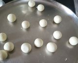 A picture of step 2 of Angoori Rasgulla ki kheer.