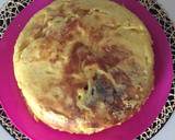 Foto del paso 5 de la receta: Tortillica de patata rellena de jamón y queso al ajillo