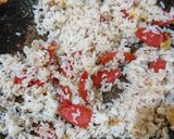 Foto langkah ke 3 dari resep Nasi Goreng Sosis Lada Hitam.