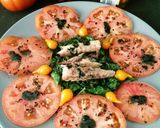 Foto del paso 6 de la receta: Ensalada de caballa,tomate, espinacas y vinagreta de espirulina