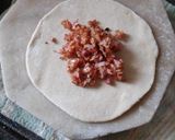 A picture of step 4 of Pyaz parantha.
