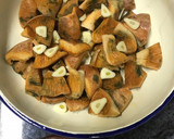 Foto del paso 3 de la receta: Revuelto de huevo y rovellons (níscalos)