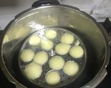 A picture of step 2 of Instant Fried mini idli.