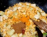 A picture of step 4 of Louki aur Chane Dal ki Sabzi / Lau diye Cholar Dal.