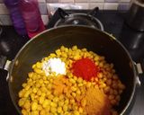 மொச்சை, வெள்ளை கொண்டக்கடலை சுண்டல்(sundal recipe in tamil) ரெசிபி ஸ்டேப் 3 புகைப்படம்