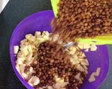 A picture of step 2 of Khatti Meethi chana chaat🤗.