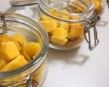 Foto del paso 1 de la receta Vasitos cheesecake de mango con toque de lima y coco