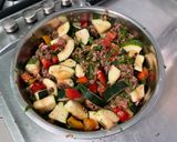 Une image de l'étape 9 de Bœuf aux poivrons, courgettes et tomates.
