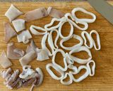 A picture of step 2 of 🍝 Basic☆ Squid- spaghetti aglio olio e peperoncino.