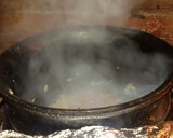 Foto del paso 2 de la receta: Osobuco estofado en olla de fundición con puré de papas al rescoldo