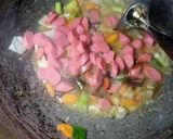 Foto langkah ke 4 dari resep Mie Goreng Sosis.