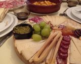 Foto del paso 4 de la receta: Tabla de quesos y fuet