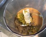 Une image de l'étape 4 de Sauce salade pimentée aux cornichons,moutarde et herbes aromatiques.