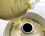 Foto langkah ke 13 dari resep Matcha Marble Chiffon Cake.