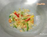 รูปขั้นตอนการทำที่ 2 ของ ข้าวผัดกะเพรารวมมิตรทะเล