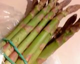 Foto del passaggio 1 della ricetta Pollo alla curcuma con asparagi