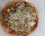A picture of step 8 of Onion capcicum tomato pizza.