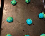 A picture of step 6 of Earth day cookie.