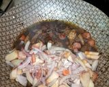 Foto del paso 5 de la receta: Encebollado de Pollo y Chorizos Criollo al vino.