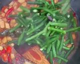Foto langkah ke 4 dari resep Tumis Kacang Panjang Tahu.