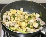 Foto langkah ke 4 dari resep Ayam Woku Belanga Khas Manado.