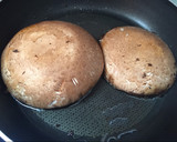 Foto del paso 1 de la receta: Champiñones Portobello gigantes rellenos de atún con un toque de salsa de Boletus