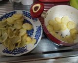 صورة لخطوة 1 من وصفة غراتان بطاطا وبسباس من دون فرن 😋😋👍