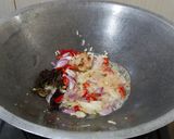 Foto langkah ke 2 dari resep Masak Kentang Tahu Tempe Bumbu Iris.