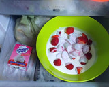 Foto del paso 3 de la receta: Helado de fresas casero con yogur griego de toffee
