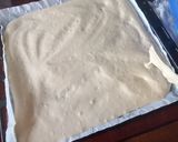 Foto del paso 5 de la receta: Brazo de reina relleno de crema con frutilla
