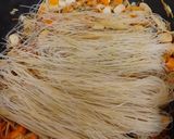 Foto del paso 5 de la receta: Fideos de arroz chinos con mejillones y surimi