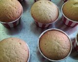 Foto langkah ke 4 dari resep Vanilla Cupcake.