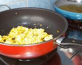 Foto langkah ke 4 dari resep Kwetiau Goreng Jamur Pedas.