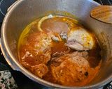 Foto del paso 4 de la receta Chuletas de cerdo en salsa con patatas