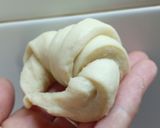 Foto del paso 12 de la receta: Media lunas de manteca hojaldradas!!!