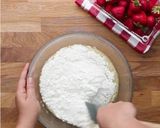 A picture of step 6 of Strawberry Cheese Cake Roll.