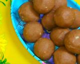 A picture of step 3 of Singhare ke ate ke ladoo.