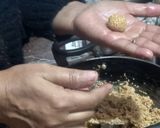 फटाफट गुड़ तिल लड्डू(gud til laddu recipe in hindi) रेसिपी चरण 3 फोटो