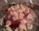 Une image de l'étape 2 de Joue de boeuf aux épices et raisin.