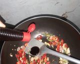 Foto langkah ke 3 dari resep Oseng Kerang Hijau Tahu Coklat.
