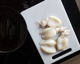 Foto del paso 1 de la receta: Bocadillo de sepionet o sepietas con picadillo