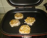 Foto langkah ke 4 dari resep Beef 'Patty' Burger.
