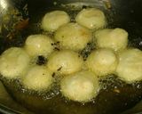 A picture of step 3 of Soft & spongy dahi bhalle.