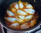 Foto del paso 9 de la receta: Chipirones frescos rellenos en salsa de cebolla y tikka curry