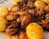 Foto del paso 6 de la receta: Pulpitos encebollados con patatas