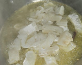 Foto del paso 3 de la receta: Anguriñas en pil pil de bacalao y garbanzos con calabacín