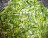 Foto del paso 2 de la receta: Ajos tiernos al Martini blanco 😋👌