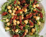 Foto del paso 5 de la receta: Ensalada de arúgula, garbanzo y tomate deshidratado